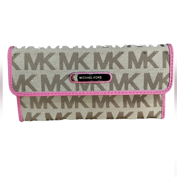 Michael Kors Handbags - Micheal Kors Wallet